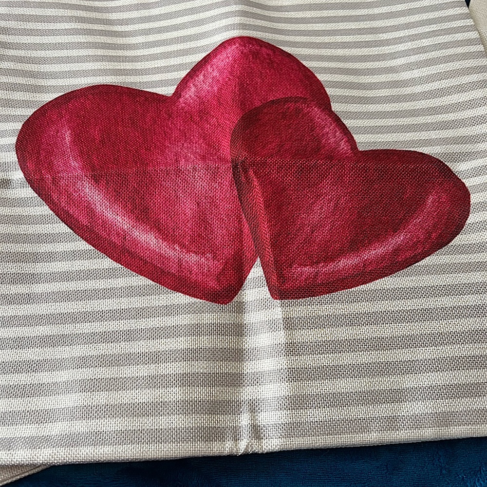 4 pillow cover.Brand  new still bag.